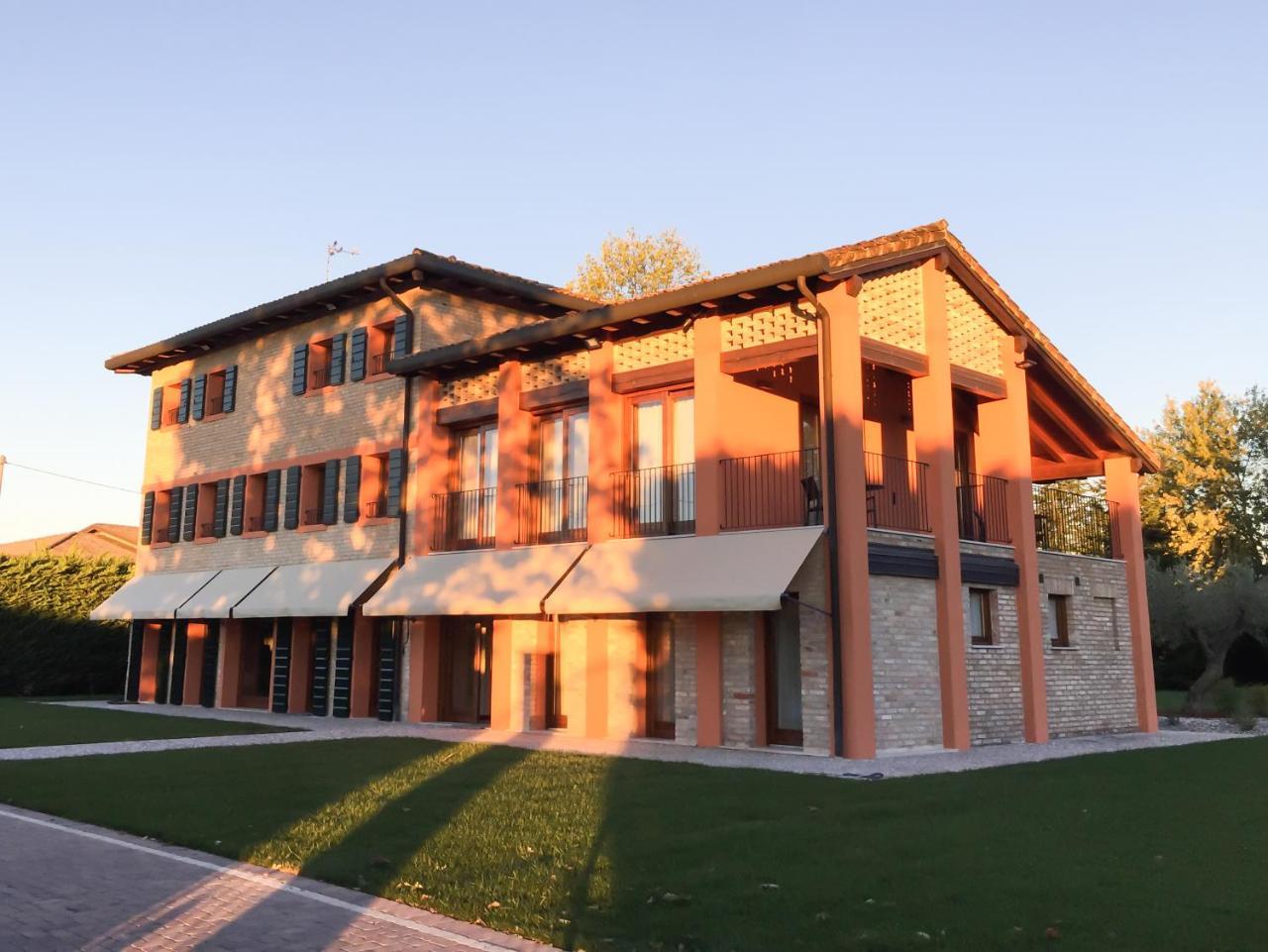 מלון Fiume Veneto Crystal Luxury House מראה חיצוני תמונה